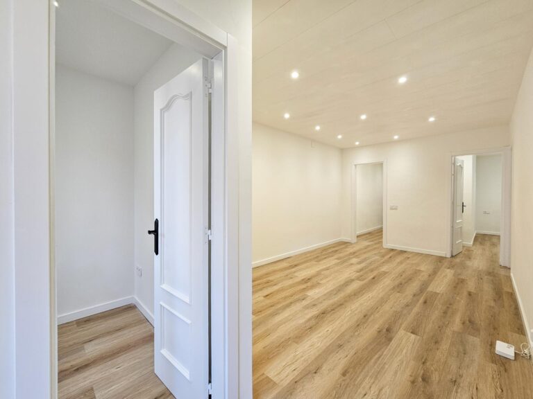 Piso luminoso de 70 m² con 3 habitaciones y ascensor en Zona Franca